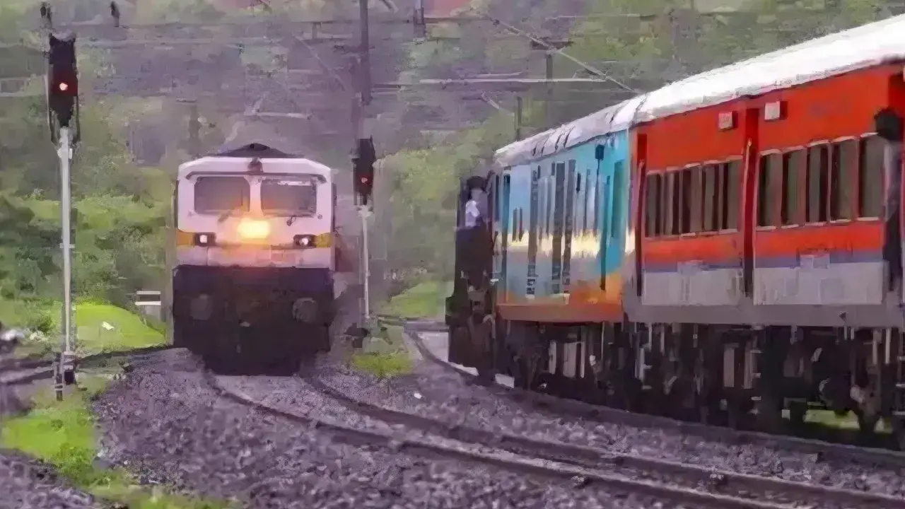 Ranchi: आग लगने की अफवाह के चलते ट्रेन से कूदे तीन यात्री