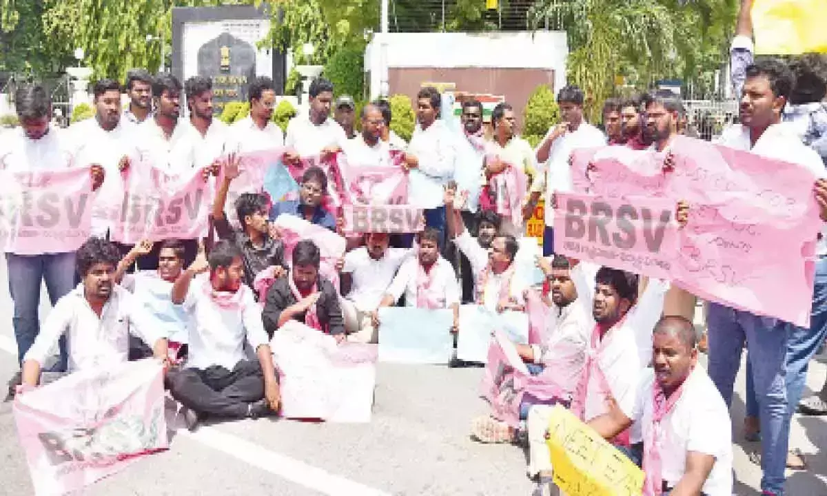 Telangana: बीआरएस छात्र विंग ने नीट पेपर लीक को लेकर किया विरोध प्रदर्शन