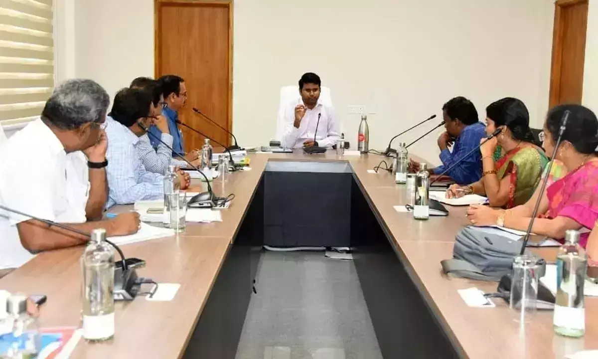 Telangana: सिंचाई विभाग के साथ नेटेमपाडु परियोजना पर डीसी की समीक्षा