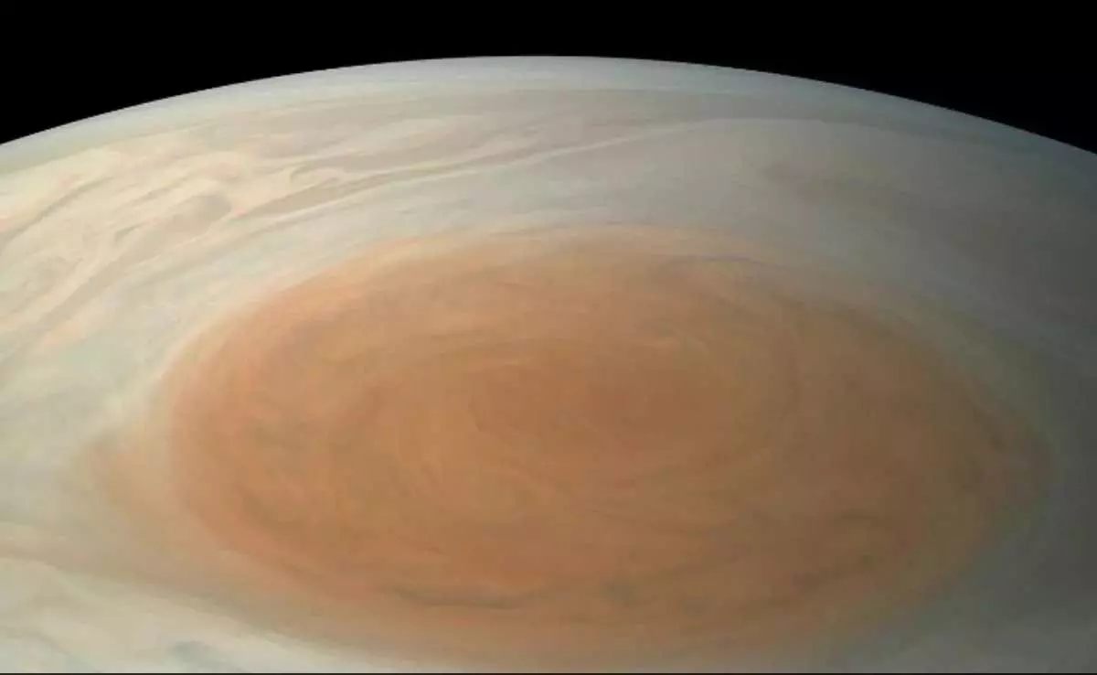 Jupiter के विशाल लाल धब्बे के पीछे का रहस्य हुआ उजागर