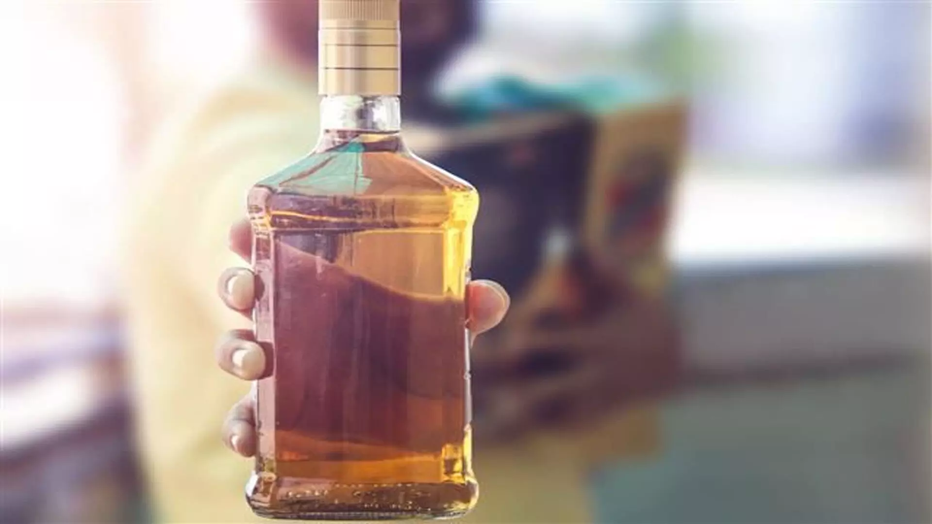 Tamil Nadu: अवैध शराब के सेवन से 20 से अधिक लोग बीमार, 5 की मौत