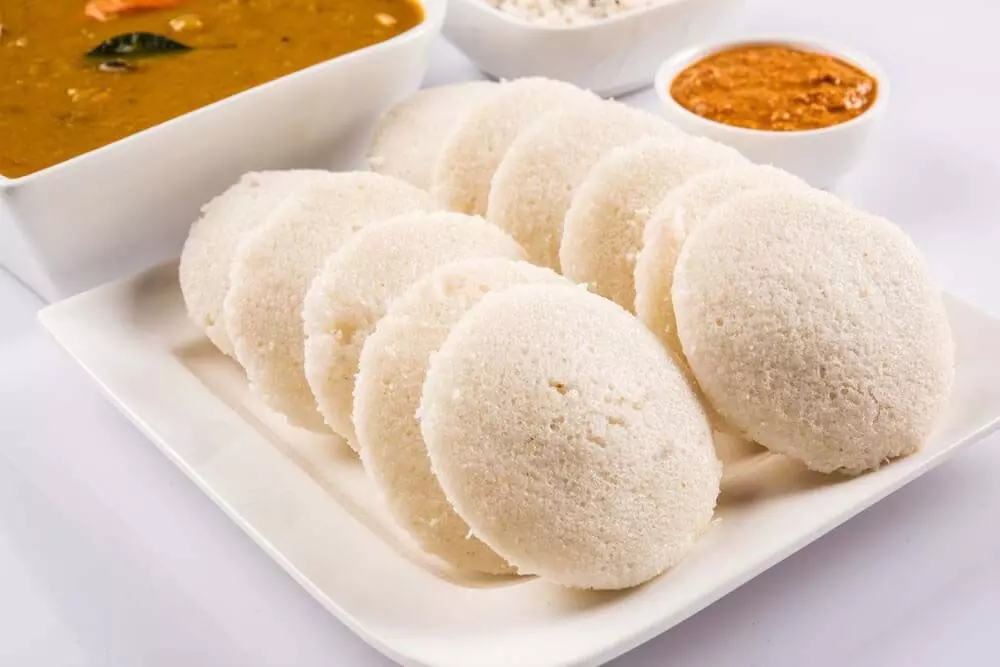 Poha Idli: कुछ लाइट और टेस्टी ट्राई करें, बेहद आसान