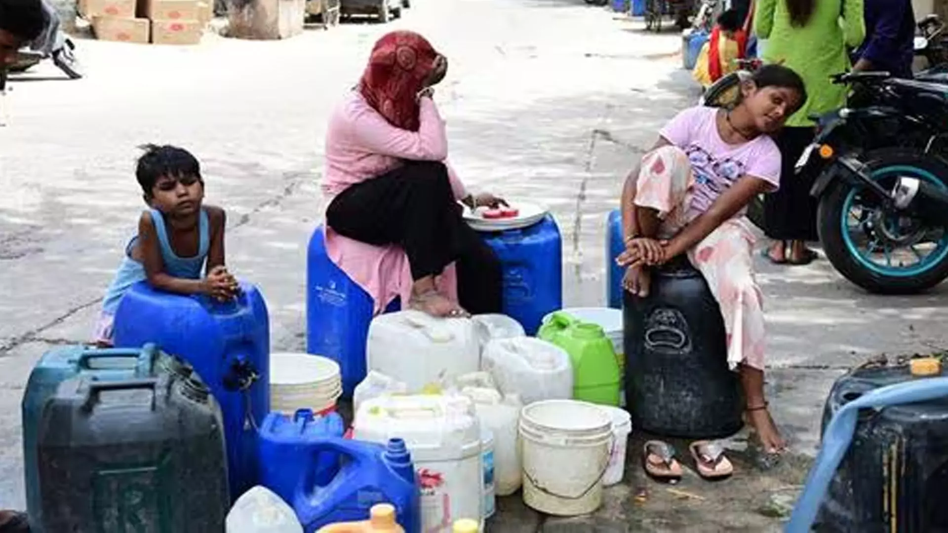 DEHLI NEWS: दिल्ली को अतिरिक्त पानी देने की मांग को लेकर आतिशी अनिश्चितकालीन हड़ताल पर