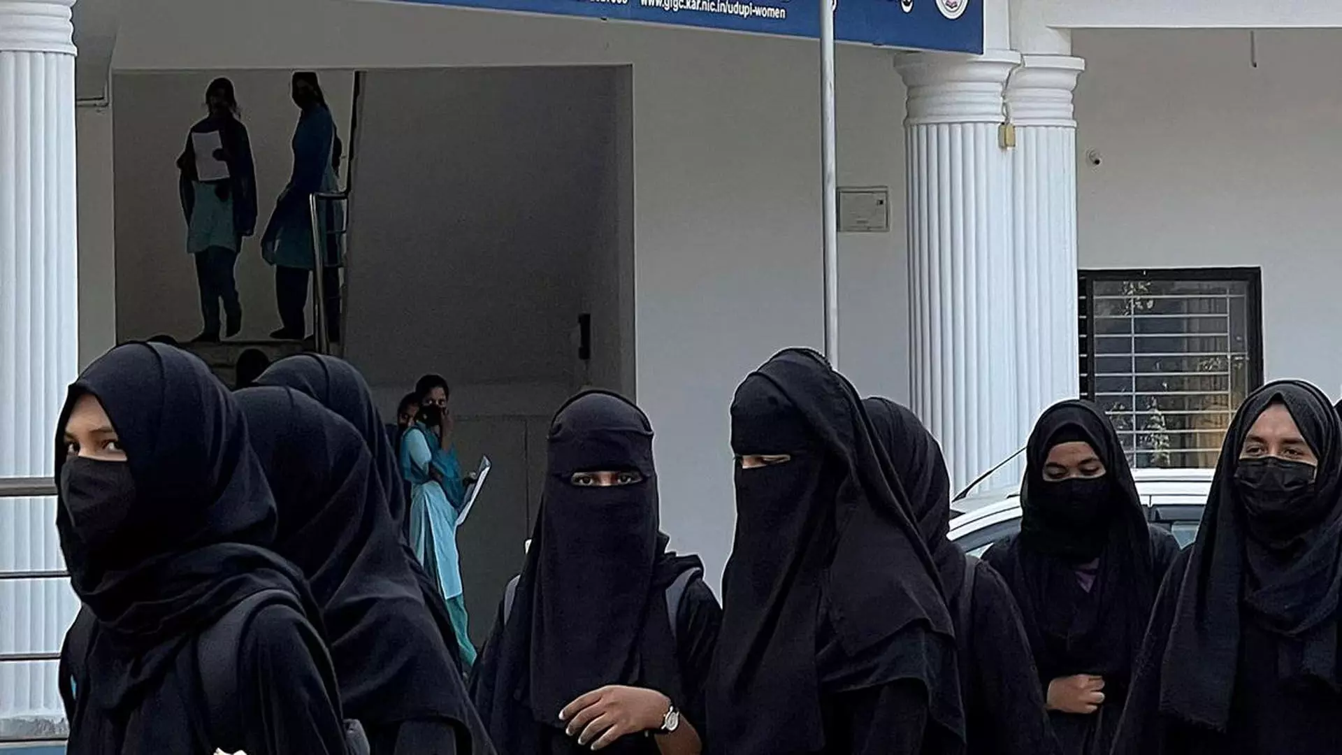 MUMBAI: शहर के कॉलेज ने हाईकोर्ट से कहा, हिजाब और नकाब इस्लाम का अनिवार्य हिस्सा नहीं