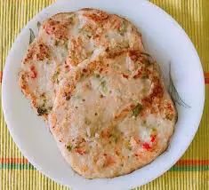 BREAD UTTPAM RECIPE : ब्रेकफास्ट में बनाइये ब्रेड से उत्तपम जानिए रेसिपी