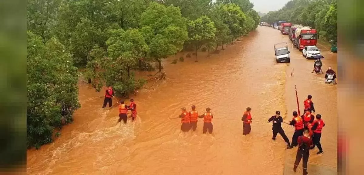 ASSAM NEWS :  असम बाढ़ भूस्खलन से 5 की मौत, करीब 300,000 लोग प्रभावित
