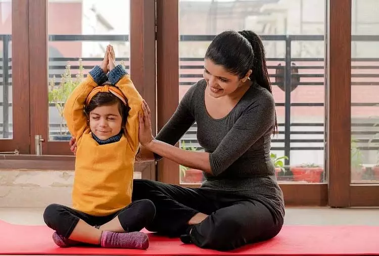 International Yoga Day 2024: बच्चे में एकाग्रता और फोकस बढ़ाने के लिए करे ये योग