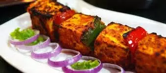 Paneer Tikka: बाहर जैसा पनीर टिक्का अब घर पर ही बनाए जानिए इसकी रेसिपी