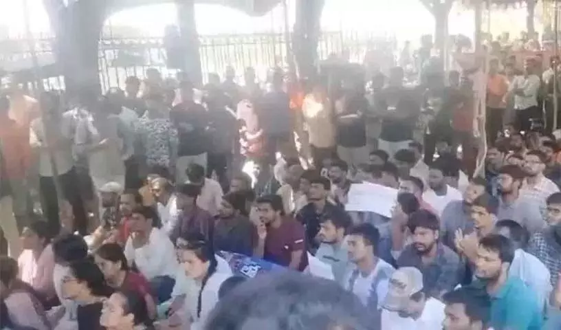 Hyderabad: समूह की नौकरियों के इच्छुक उम्मीदवारों ने रिक्तियों में वृद्धि की मांग को लेकर धरना चौक पर विरोध प्रदर्शन किया