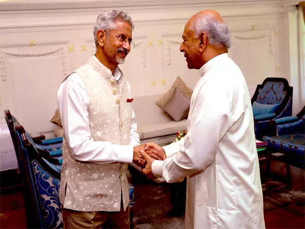 Jaishankar ने श्रीलंका के प्रधानमंत्री से मुलाकात की, विकास और संपर्क पहल में विश्वास जताया
