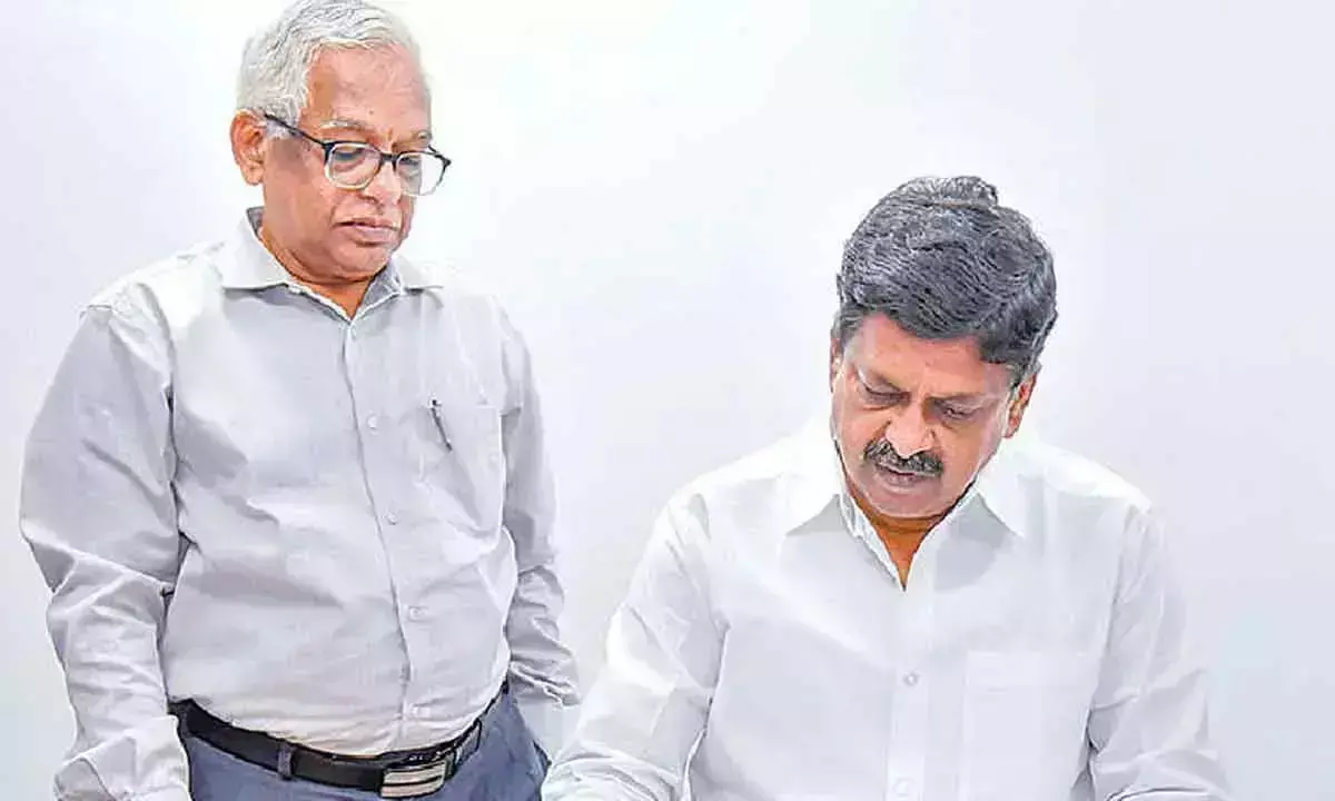 Andhra Pradesh: पय्यावुला ने विधायी मामलों के मंत्री का पदभार संभाला