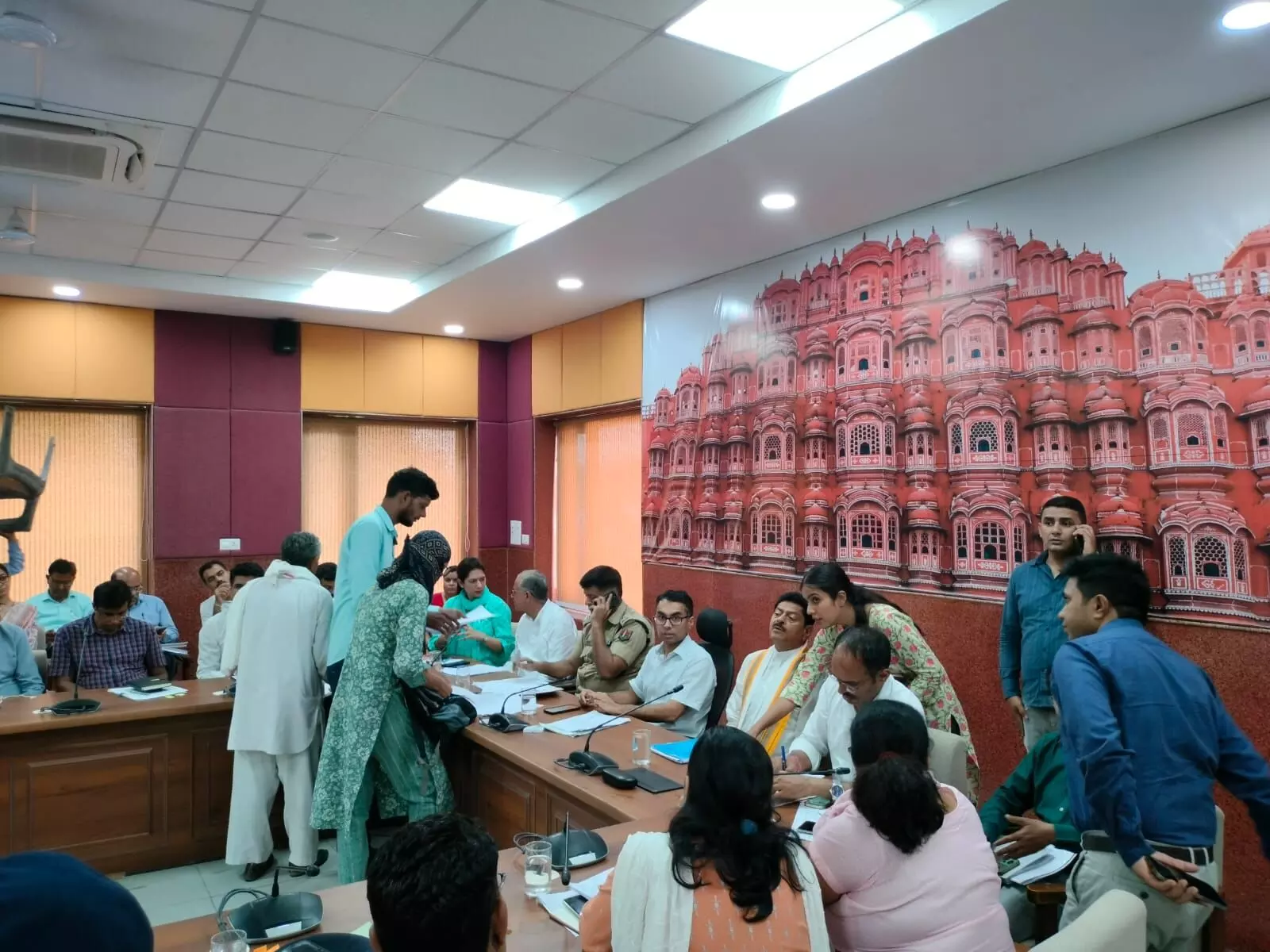 Jaipur : आमजन के अभाव अभियोग के निस्तारण के लिए मुख्यमंत्री भजनलाल शर्मा संवेदनशील