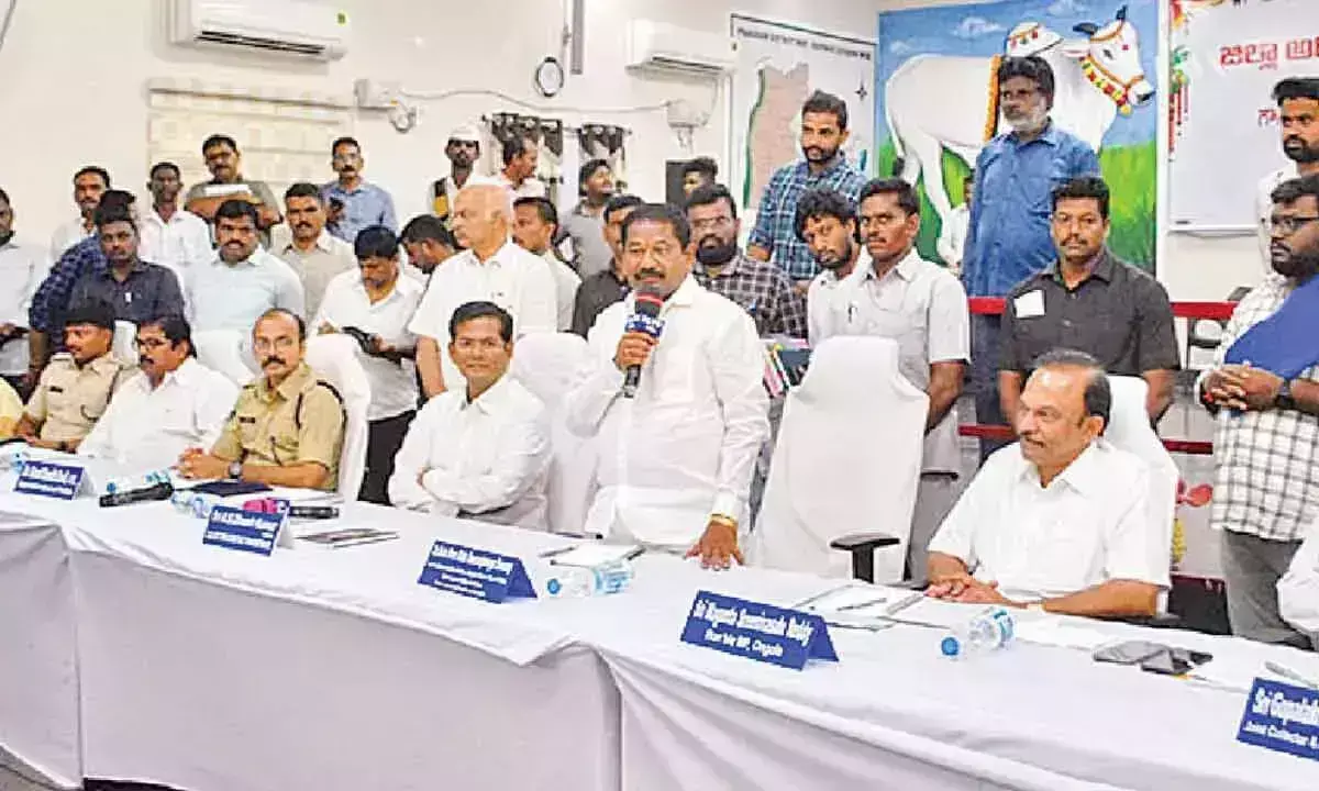 Andhra Pradesh: अधिकारियों को स्वच्छता अभियान चलाने को कहा गया