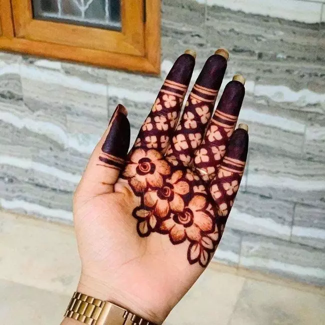 Mehndi Design :  इन मेहंदी डिजाइन से बढ़ाएं अपने हाथों की खूबसूरती