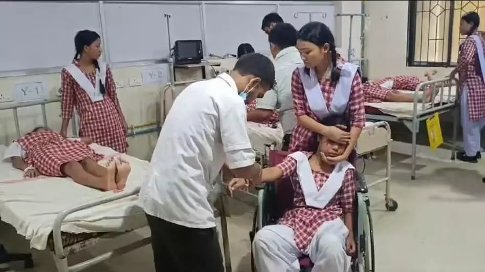 Tripura News :  हॉस्टल में खाना खाने से 20 छात्राएं अस्पताल में भर्ती