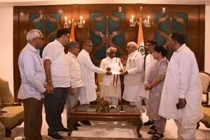 Chandigarh: हरियाणा सरकार अल्पमत में, कांग्रेस ने राज्यपाल से विधानसभा भंग करने का अनुरोध किया