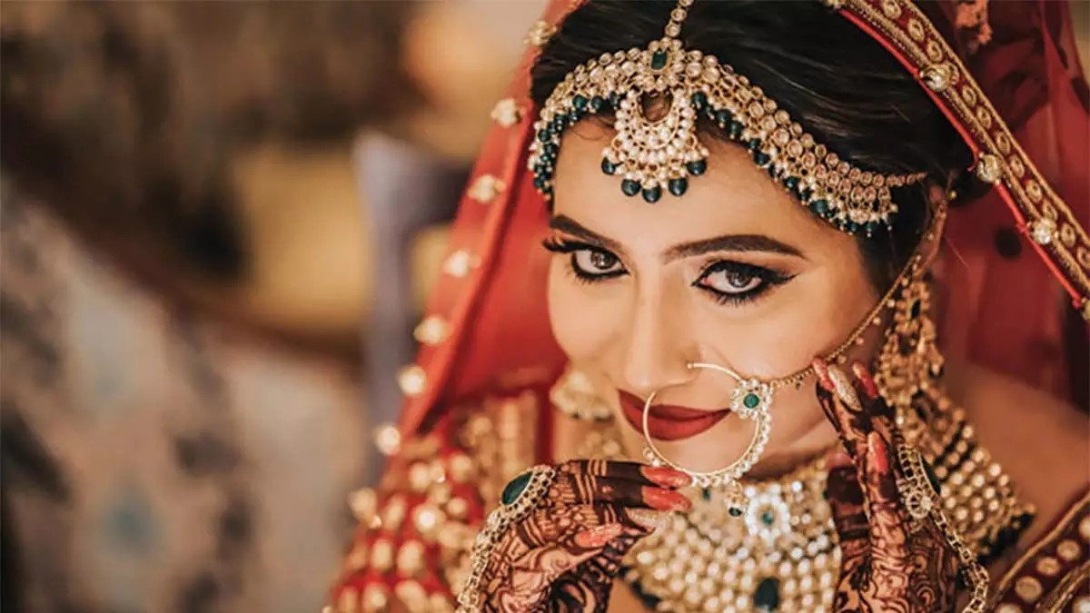 Bridal Makeup के लिए शादी के लिए पार्लर बुक करने से जान लें सारी बातें