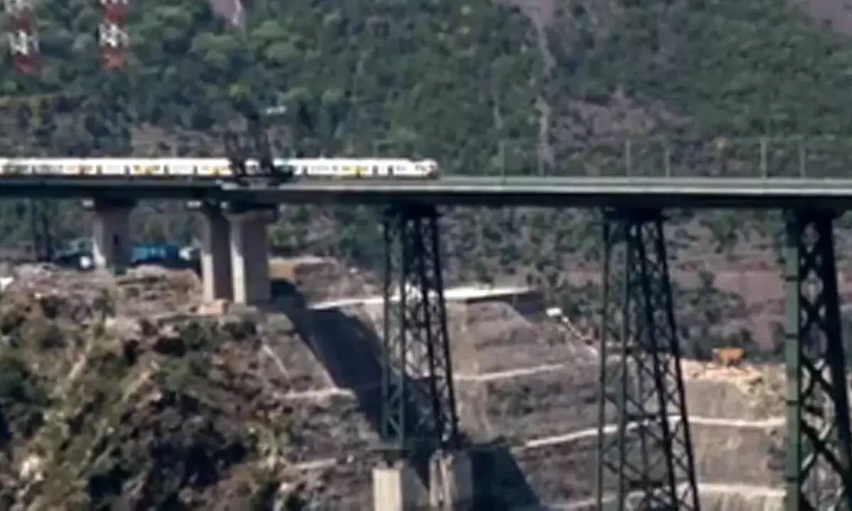 Railways ने जम्मू-कश्मीर में दुनिया के सबसे ऊंचे रेल पुल पर किया ट्रायल रन