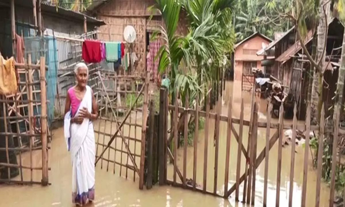 Assam : नागांव में 6,000 लोग प्रभावित, 35 गांव और 1,089 हेक्टेयर फसल क्षेत्र जलमग्न