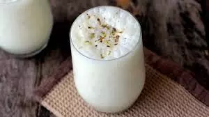Milk lassi: टेस्टी टेस्टी घर पर दूध की लस्सी बनाये ये रही रेसिपी