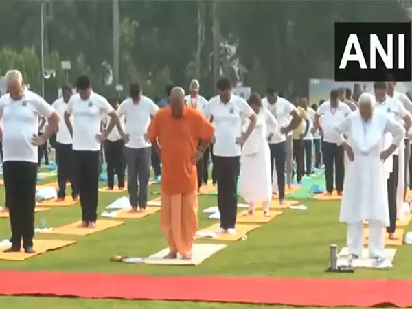 10th International Yoga Day : सीएम योगी ने कहा- प्रधानमंत्री मोदी के नेतृत्व में पूरा विश्व मना रहा है योग