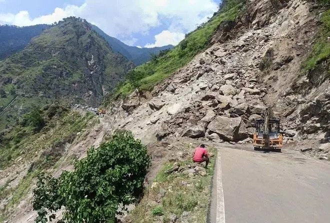 Himachal : कांगड़ा के आपदा संभावित क्षेत्रों में चेतावनी संकेत