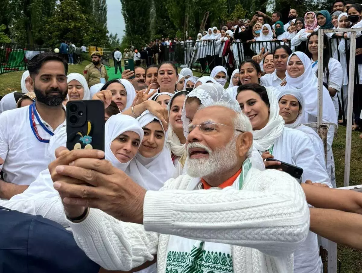 PM Modi ने ली सेल्फी, देखें PICS