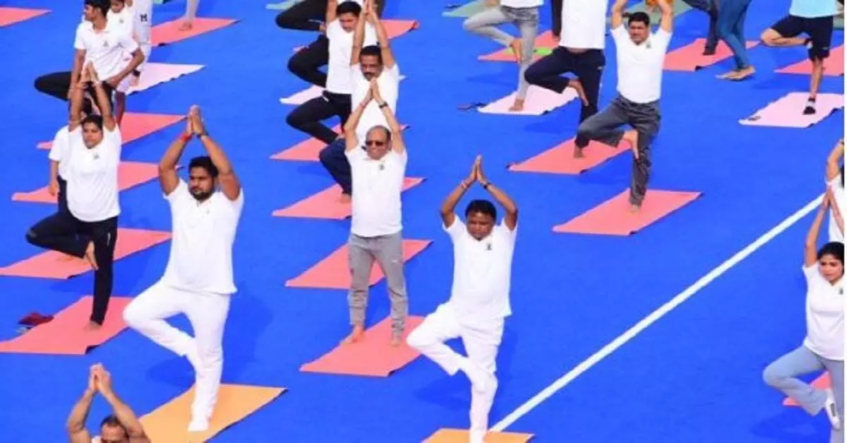 Bhubaneswar :  कलिंगा स्टेडियम में  अंतरराष्ट्रीय योग दिवस मनाया गया, सीएम माझी मुख्य अतिथि के रूप में कार्यक्रम में शामिल हुए
