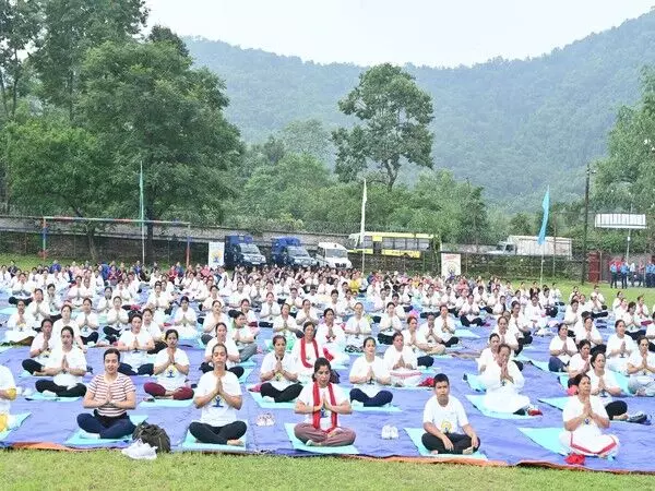 International Yoga Day के लिए पोखरा के लुम्बिनी में बड़े पैमाने पर योग प्रदर्शन आयोजित किया गया