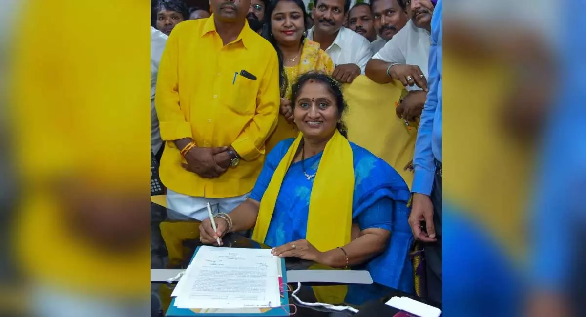 Andhra : मंत्री सविता ने कार्यभार संभालने के बाद प्रमुख कल्याण फाइलों पर हस्ताक्षर किए
