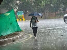 Weather : आंधी-बारिश से खुशनुमा हुआ मौसम, यूपी में प्रवेश करेगा मानसून