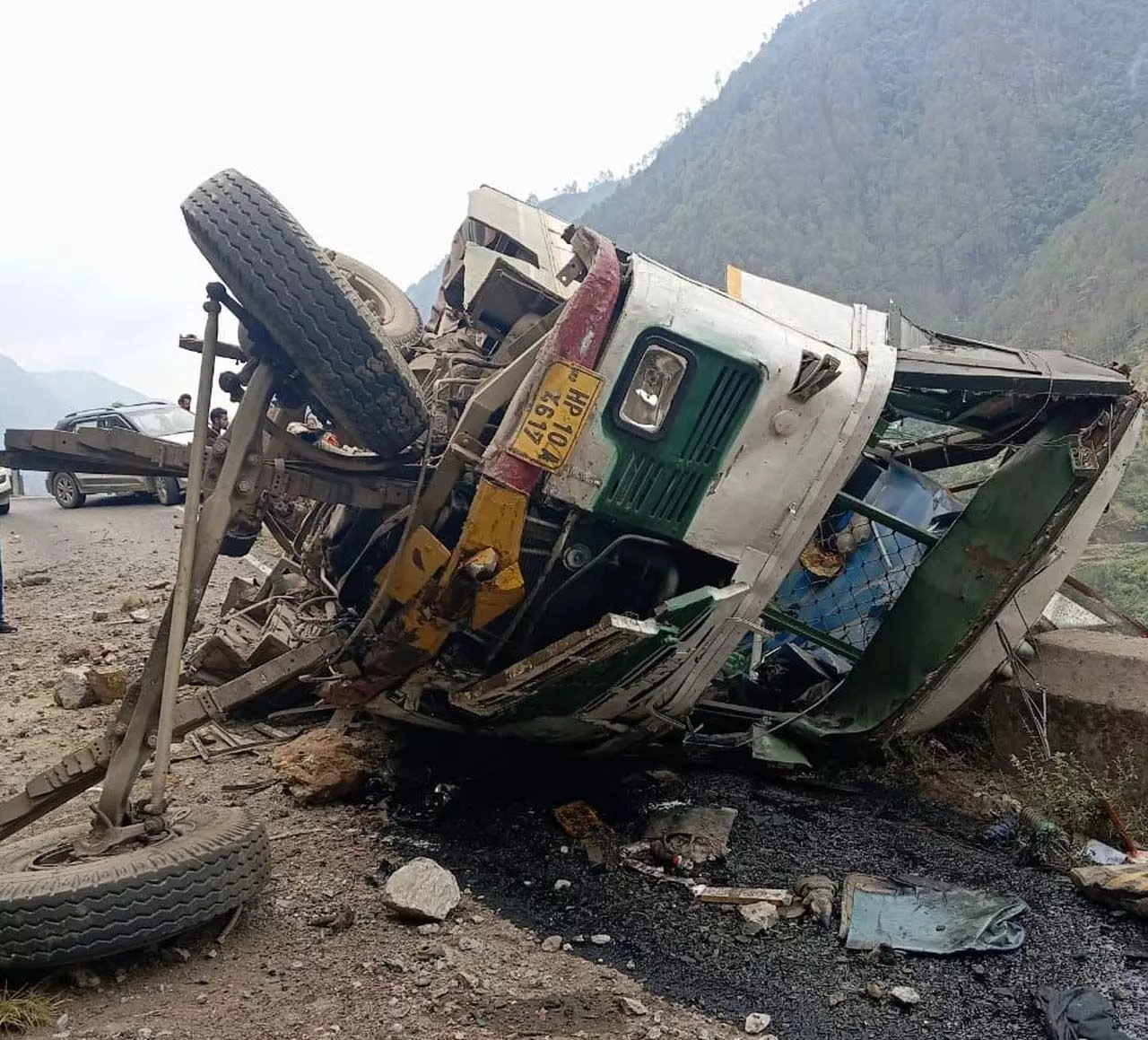 Shimla: गिलटारी रोड पर खाई में पलटी HRTC की बस, 4 की मौत, 3 घायल