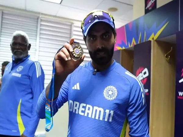 Afghanistan पर जीत के बाद रवींद्र जडेजा ने जीता फील्डर ऑफ द मैच का पदक