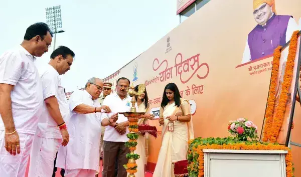 Jaipur : अंतरराष्ट्रीय योग दिवस पर राज्यपाल सहित मुख्यमंत्री भजन लाल शर्मा मुख्य समारोह में हुए सम्मिलित