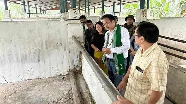 Arunachal : मंत्री गेब्रियल डी वांगसू ने डेयरी प्लांट और सुअर पालन फार्म का जायजा लिया
