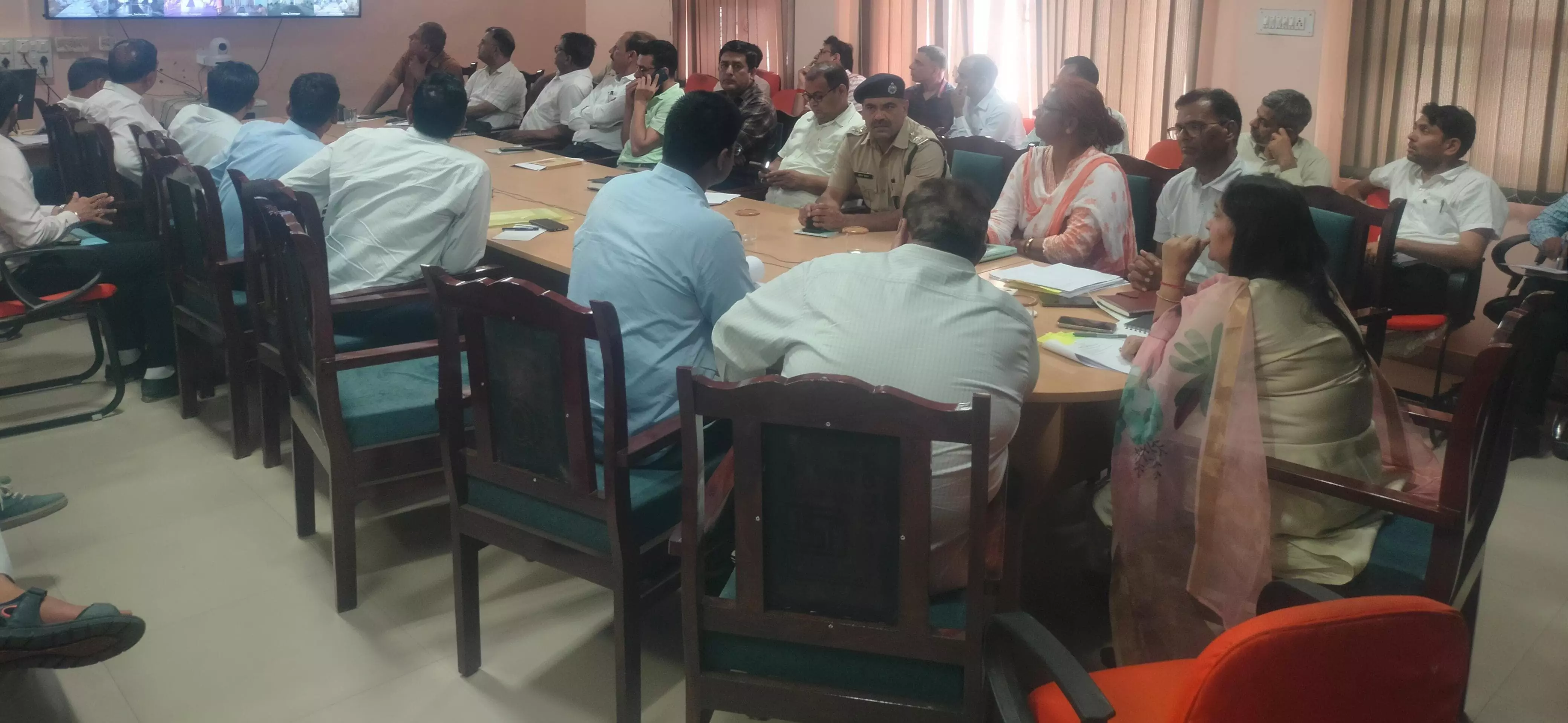 Churu : जिला कलक्टर पुष्पा सत्यानी की अध्यक्षता में हुई जिला स्तरीय बाल श्रम टास्क फोर्स की बैठक