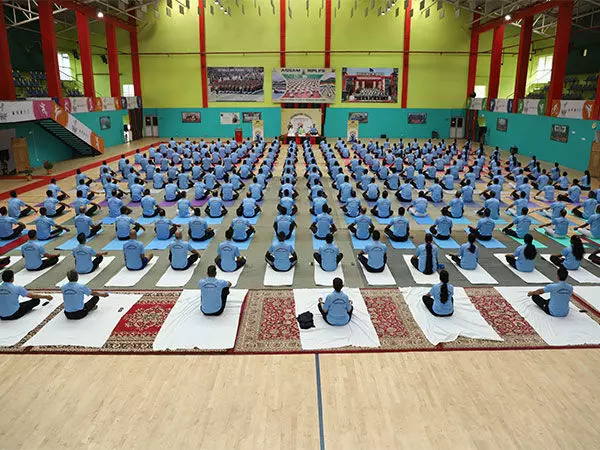 Assam राइफल्स ने 10वें अंतर्राष्ट्रीय योग दिवस के उपलक्ष्य में मुख्यालय में योग कार्यक्रम आयोजित किया