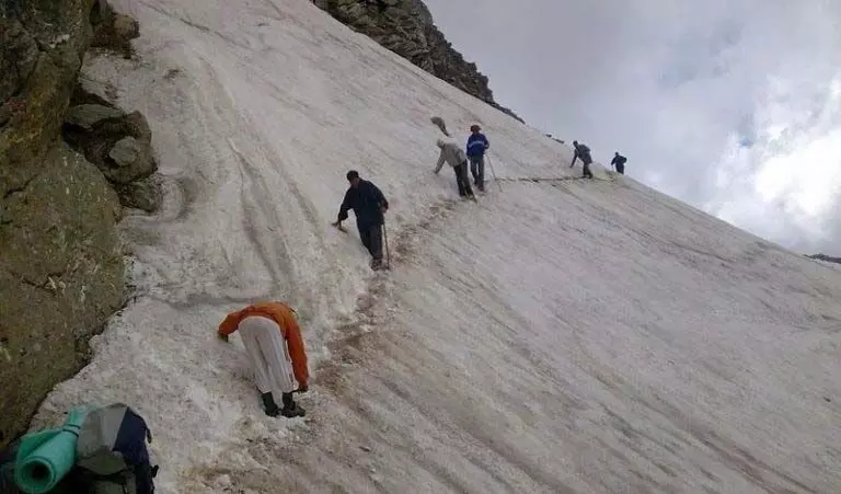 Shrikhand यात्रा पर निकले यूपी के श्रद्धालु की मौत