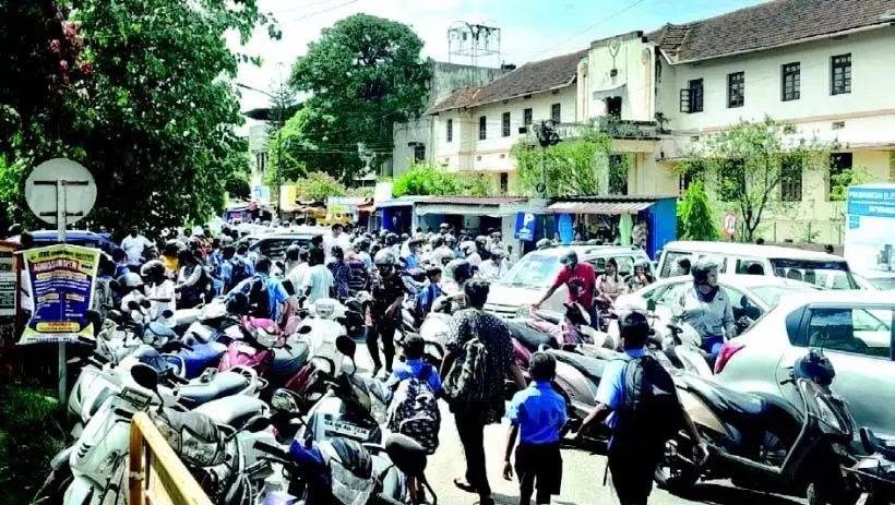 Goa: पार्किंग की समस्या के लिए मडगांव का समाधान छात्रों और बस यात्रियों को मुश्किल में डाल सकता