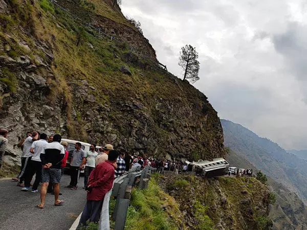 Shimla bus accident: हिमाचल के सीएम सुखू, राज्यपाल शिव प्रताप शुक्ला ने पीड़ित परिवारों के प्रति संवेदना व्यक्त की