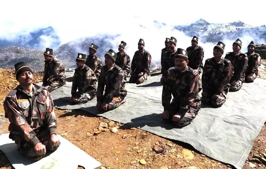 SIKKIM NEWS :  भारतीय सेना ने सिक्किम में 15,000 फीट की ऊंचाई पर अंतर्राष्ट्रीय योग दिवस मनाया