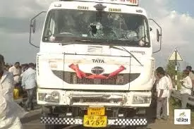 Maharashtra News: सड़क किनारे खड़ी महिलाओं को ट्रक ने कुचला