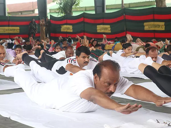 Tripura राज्यपाल ने असम राइफल्स सेक्टर में विश्व योग दिवस समारोह का नेतृत्व किया