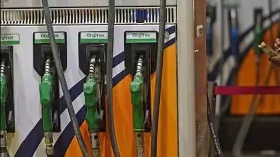 Panaji: गोवा ने पेट्रोल, डीजल पर वैट बढ़ाया, विपक्ष ने सरकार की आलोचना की