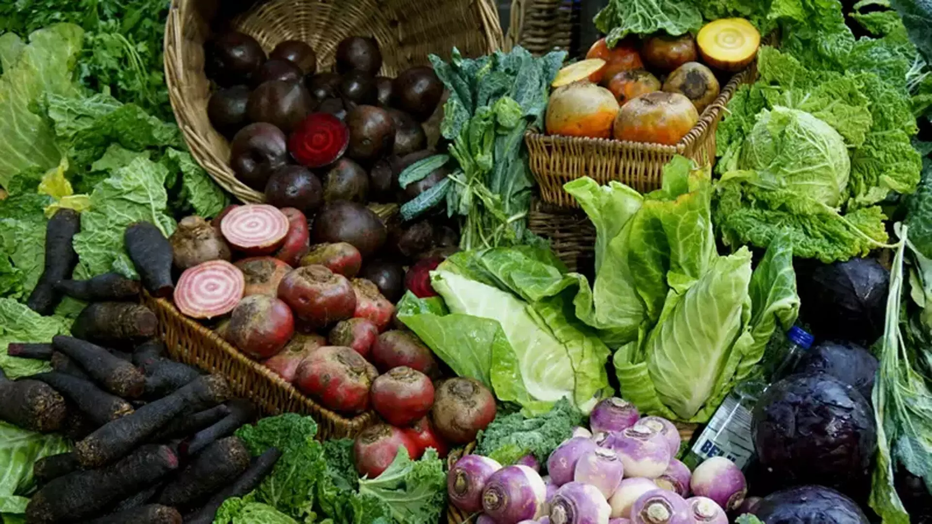 Karnataka: सब्जियों के दाम बढ़े, बेंगलुरु में अब 1 किलो टमाटर 100 रुपये में बिक रहा