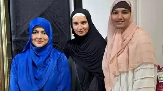 Entertainment: सना खान और सानिया मिर्ज़ा अपने परिवार के साथ हज पर गईं