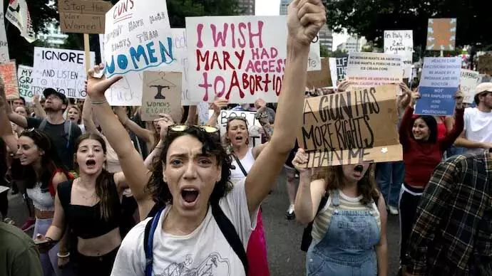 World: यूएई में गर्भपात की अनुमति, इसका कानून अमेरिका के नौ राज्यों से अधिक उदार