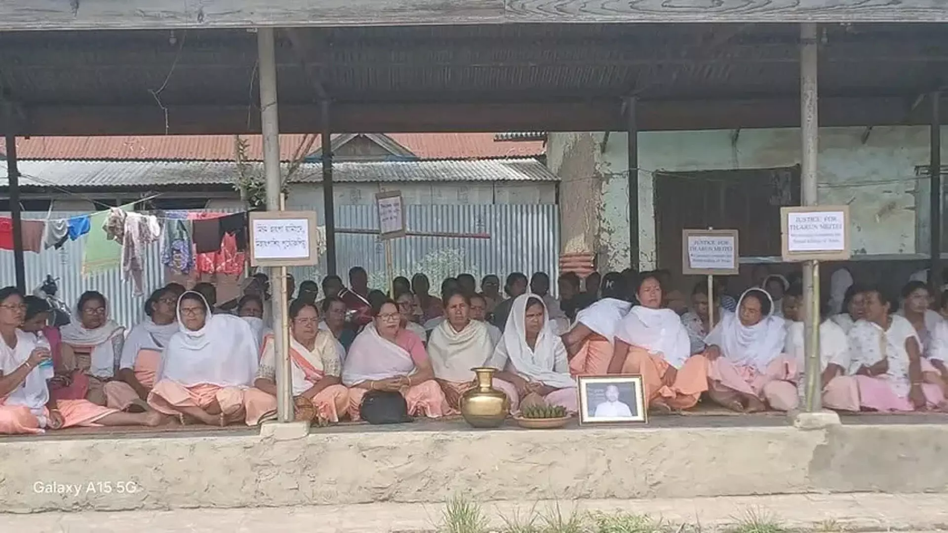 Manipur: थौबल जिले में एक ग्रामीण स्वयंसेवक की हत्या के खिलाफ विरोध प्रदर्शन