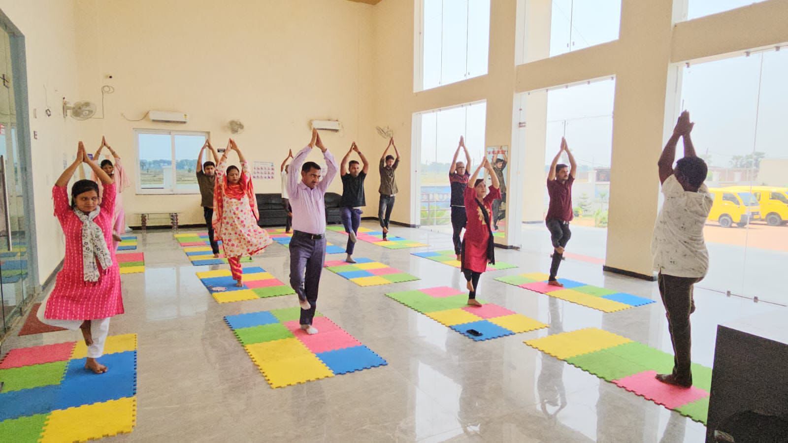 International Yoga Day पर माउंट लिटरा ज़ी स्कूल में योग  कार्यक्रम का किया गया आयोजित