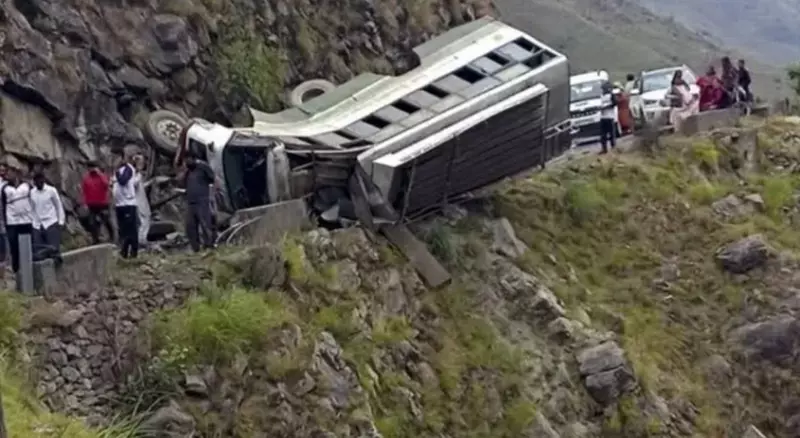 Shimla tragic accident: यात्रियों से भरी बस पलटी, 4 की मौत